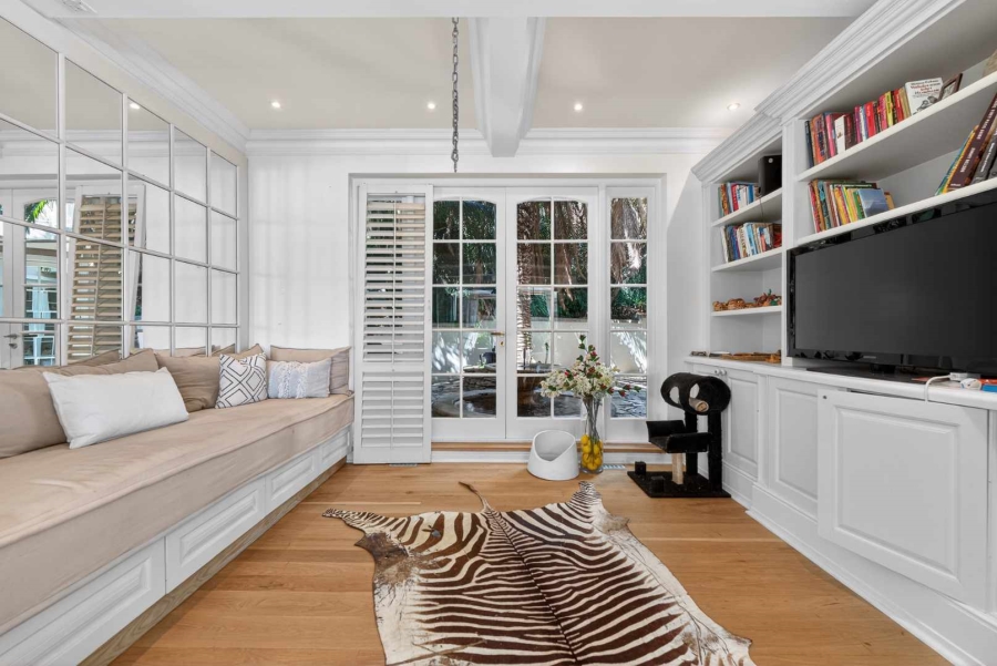 5 Bedroom Property for Sale in Fresnaye Western Cape